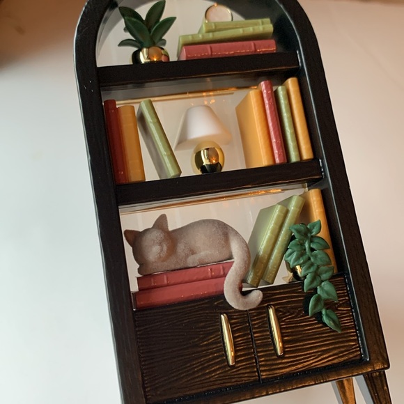 Bath Body Works Bookcase Nightlight Wallflower Plug Sleeping Cat Shelf Light BBW - Picture 8 of 17